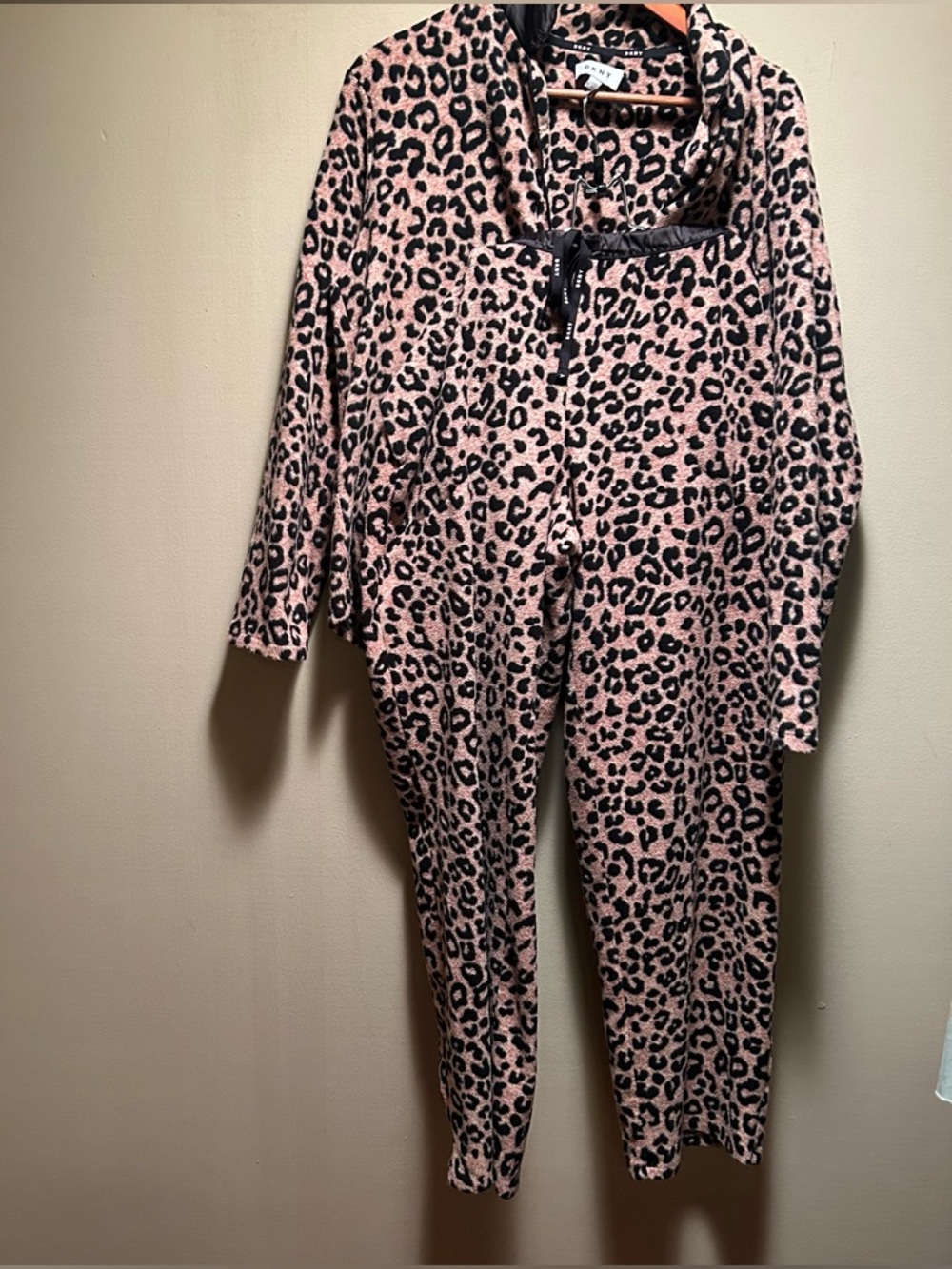 DLNY Fleece Leopard-Print Pajama Set Size M